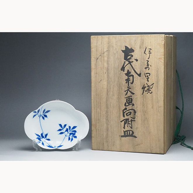 0106　Japanese porcelain &quot;henkei&quot;　変形皿