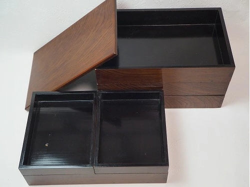 0719 A five-tiered, lacquered box made of oak wood.<BR><BR>　/ 02 Japan "Bento box"　重箱 /JAPAN japanese antique vintage lacquerware