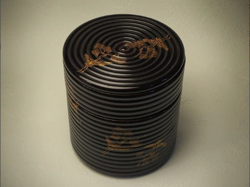 0596 A three-tiered round bento box with a crane and pine tree pattern　<BR><BR>/ 02 Japan "Bento box"　重箱 /JAPAN japanese antique vintage lacquerware