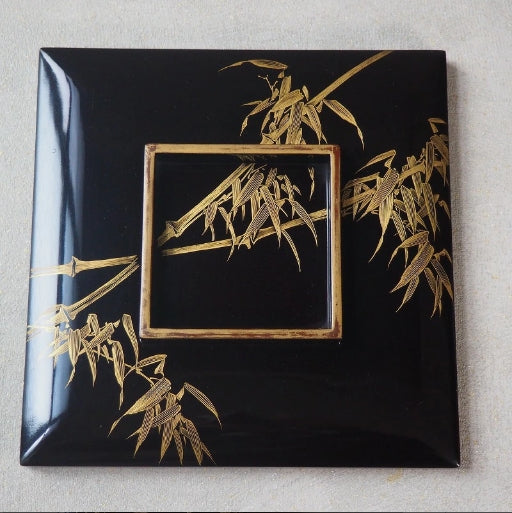 0004 A large, lacquered bowl with a lid, adorned with bamboo and grass patterns.　/ 02 Japan "Bento box"　重箱 /JAPAN japanese antique vintage lacquerware