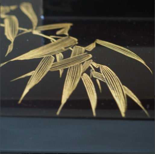0004 A large, lacquered bowl with a lid, adorned with bamboo and grass patterns.　/ 02 Japan "Bento box"　重箱 /JAPAN japanese antique vintage lacquerware