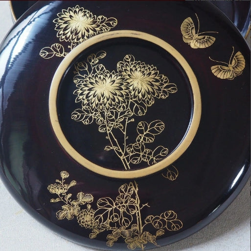 0005 A large, lidded, lacquered bowl adorned with floral and butterfly patterns.　/ 02 Japan "Bento box"　重箱 /JAPAN japanese antique vintage lacquerware