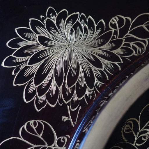 0005 A large, lidded, lacquered bowl adorned with floral and butterfly patterns.　/ 02 Japan "Bento box"　重箱 /JAPAN japanese antique vintage lacquerware