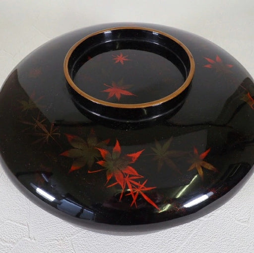 0939 A large serving bowl with a lid featuring a maple leaf pattern.　/ 02 Japan "Bento box"　重箱 /JAPAN japanese antique vintage lacquerware