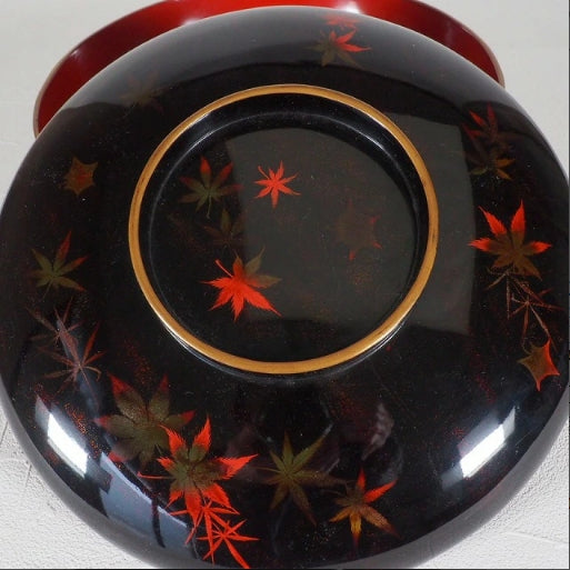 0939 A large serving bowl with a lid featuring a maple leaf pattern.　/ 02 Japan "Bento box"　重箱 /JAPAN japanese antique vintage lacquerware