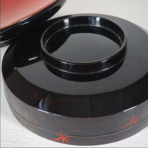 0939 A large serving bowl with a lid featuring a maple leaf pattern.　/ 02 Japan "Bento box"　重箱 /JAPAN japanese antique vintage lacquerware