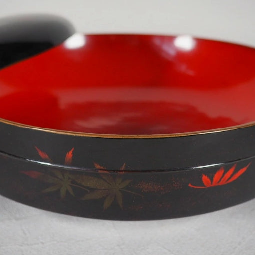 0939 A large serving bowl with a lid featuring a maple leaf pattern.　/ 02 Japan "Bento box"　重箱 /JAPAN japanese antique vintage lacquerware