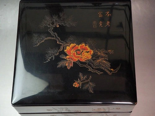 <BR>0779 Murakami wood carving, lacquered lacquerware, gold polished tiered box.<BR><BR>/ 02 Japan "Bento box"　重箱 /JAPAN japanese antique vintage lacquerware