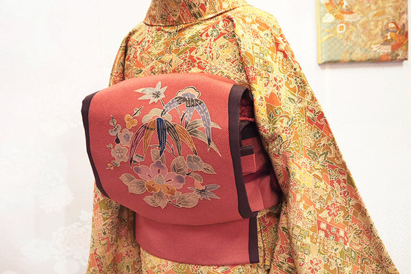 Kimono set of chintz that is colored even more by layering red　0001　赤色を重ねて一層色づく 寄せ裂更紗の小紋セット　正絹 着物・帯・帯揚げ・帯締め　4点セット