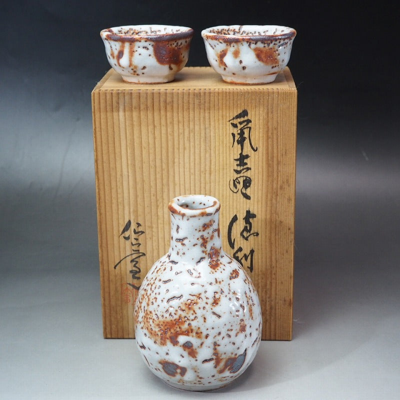 "Sake bottle and sakazuki" 0007 MInoyaki　”Shino”　Japanese porcelain Sake set